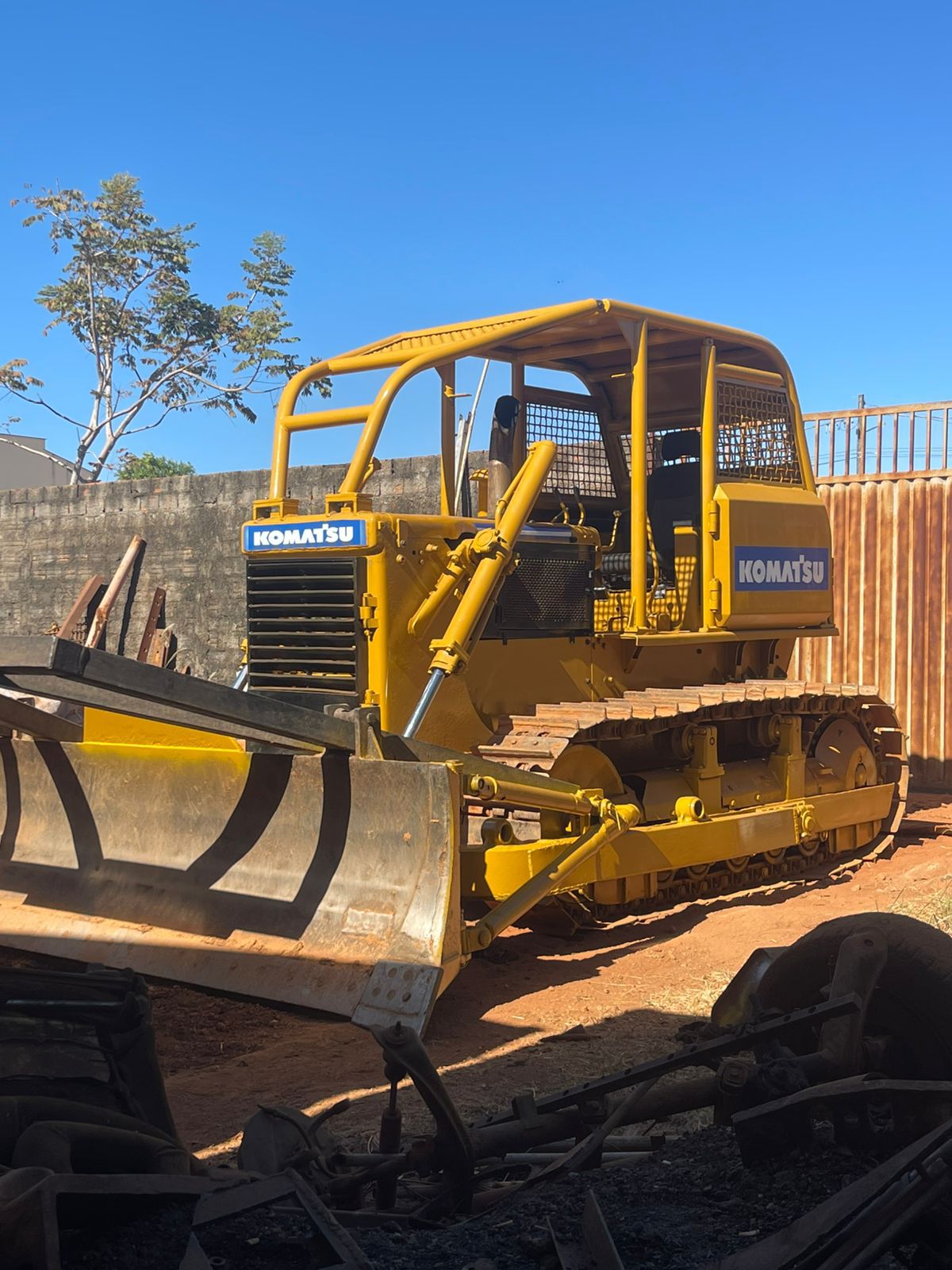 Trator de esteiras Komatsu D50