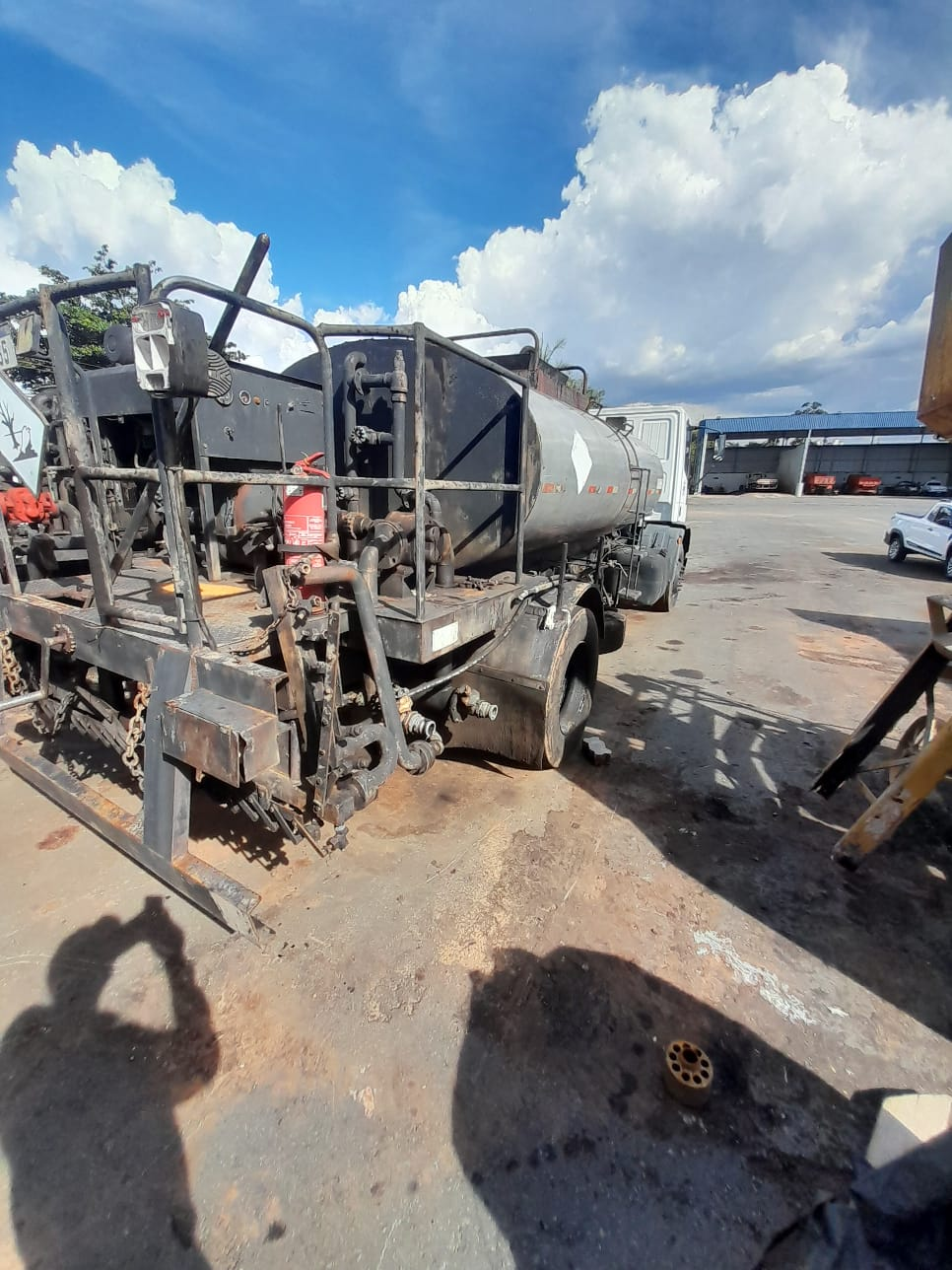 Caminhão IVECO Eurocargo 170E22 2011 com espargidor Ema Brasil