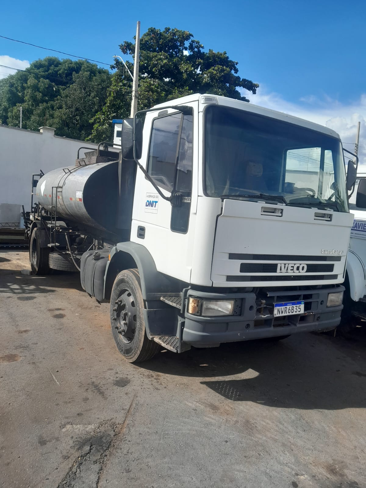 Caminhão IVECO Eurocargo 170E22 2011 com espargidor Ema Brasil - Thumbnail 3