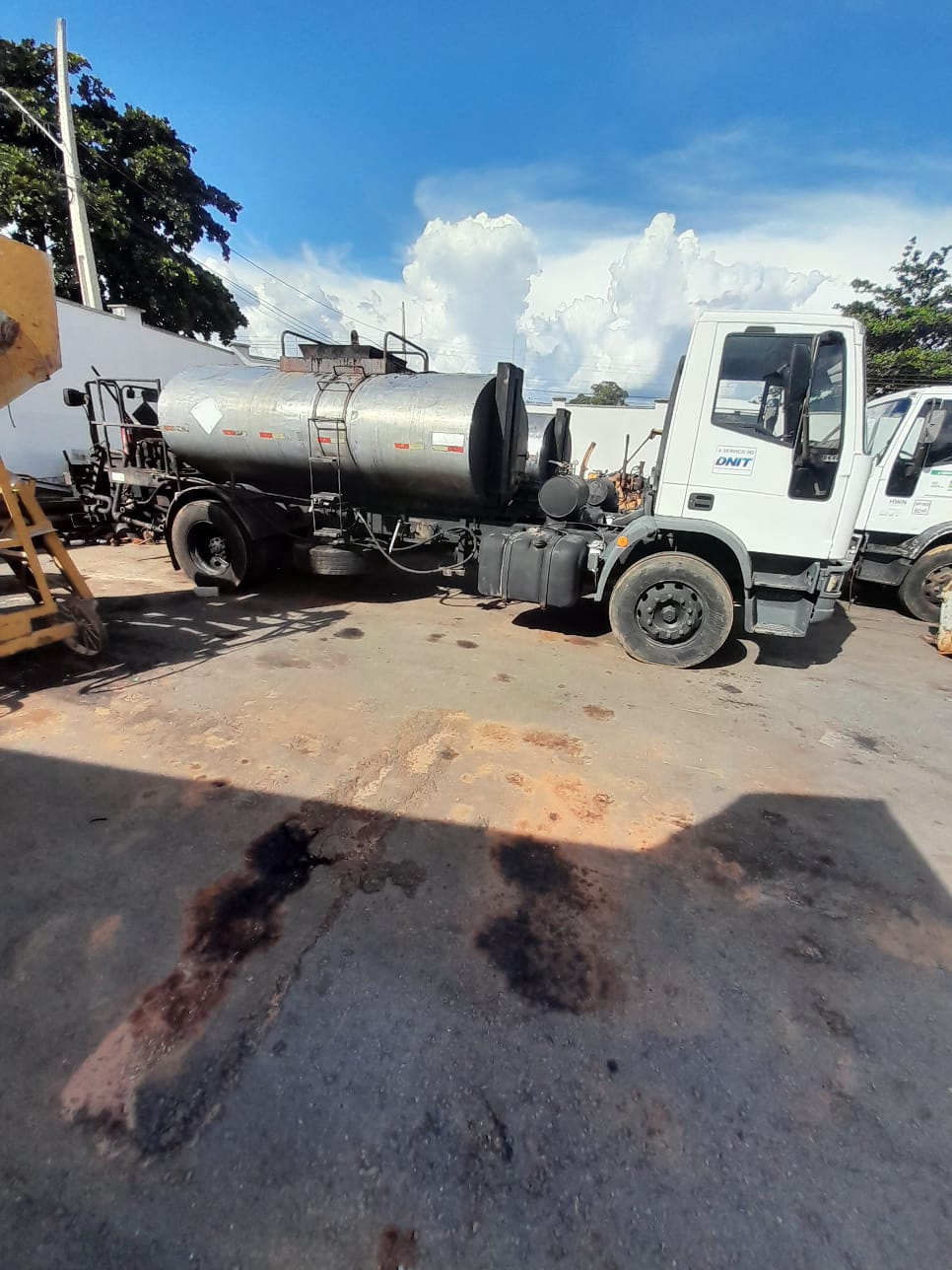 Caminhão IVECO Eurocargo 170E22 2011 com espargidor Ema Brasil - Thumbnail 4