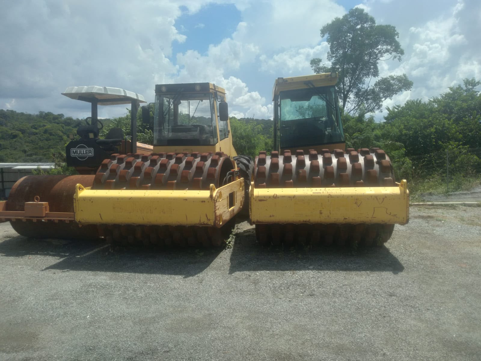 Rolo Compactador Bomag BW 212 PD-40 2008 com 4.000 horas